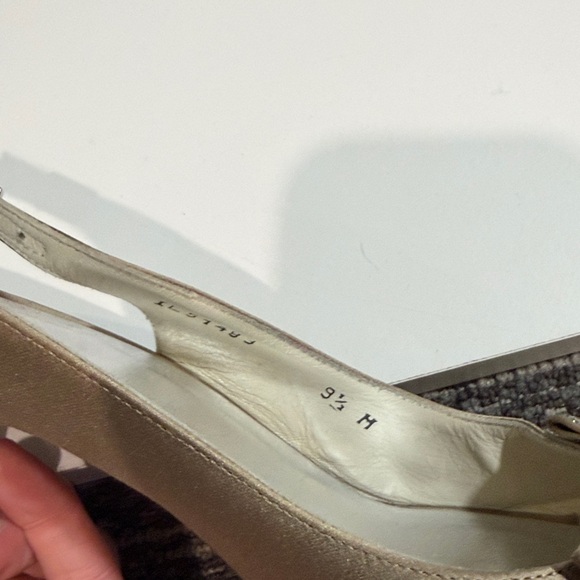2/35$❤️Stuart Weitzman Tan Heels with Bow Detail - Picture 7 of 7